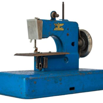 Máquina de Coser Metálica Azul