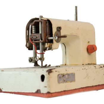 Máquina de Coser Metálica Blanca