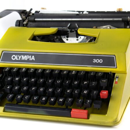 Máquina de Escribir OLYMPIA 300 amarilla - Imagen 1