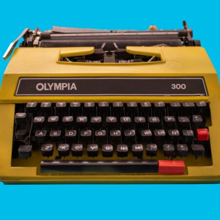Máquina de Escribir OLYMPIA 300 amarilla - Imagen 3