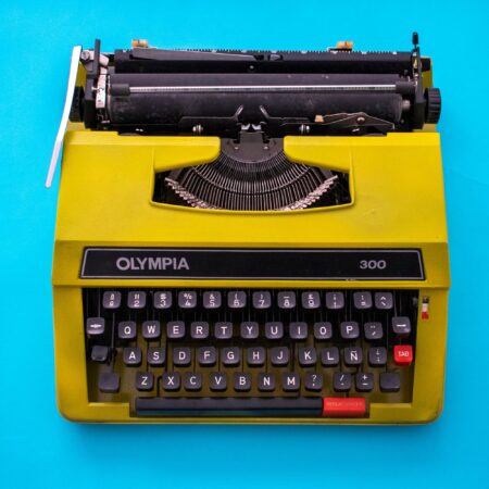 Máquina de Escribir OLYMPIA 300 amarilla - Imagen 4