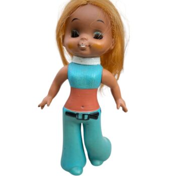 Muñeca Coqueta con ropa celeste