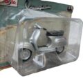 Moto Vespa a Escala en Caja - Imagen 2